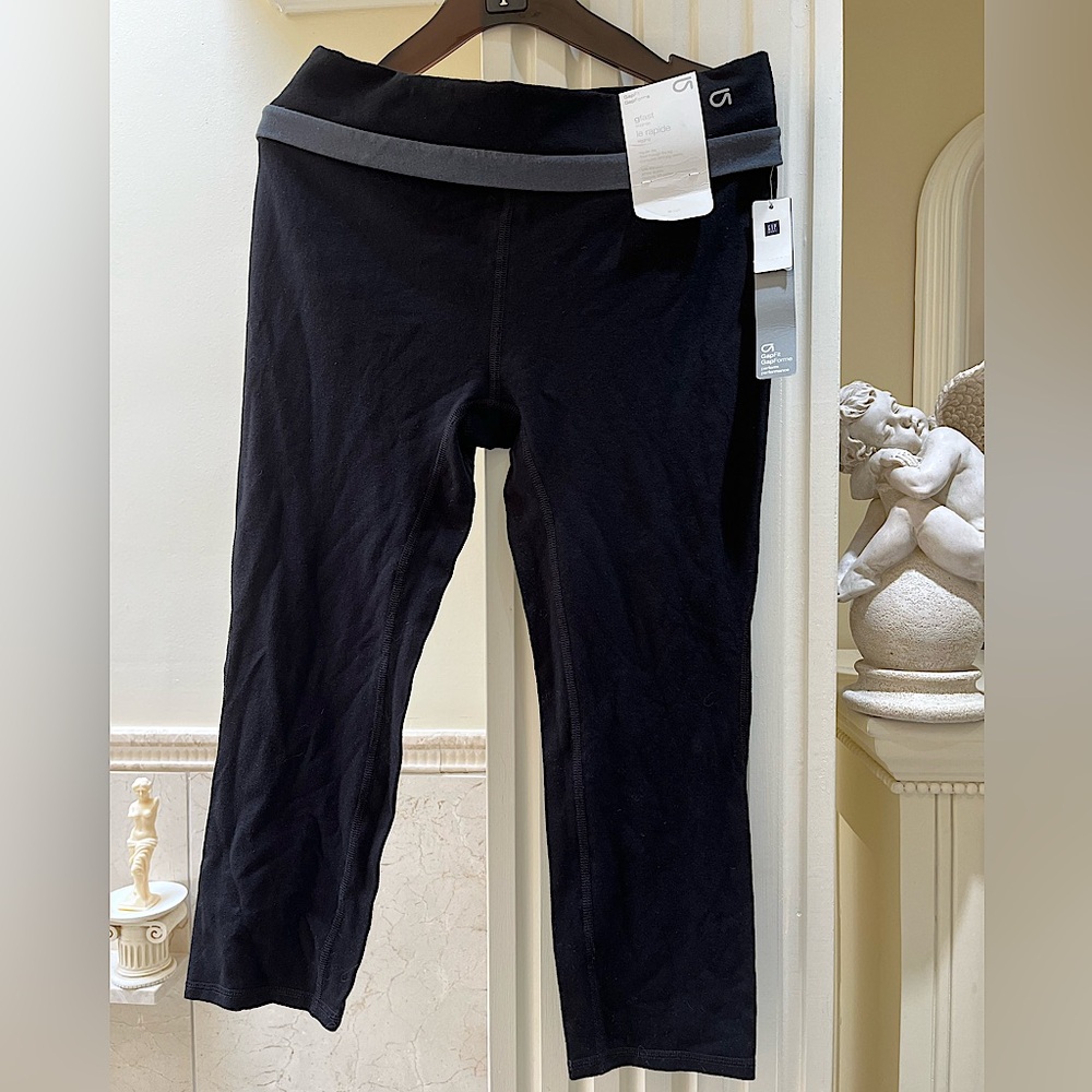 Tags still on, Gap Fit black capris, size M